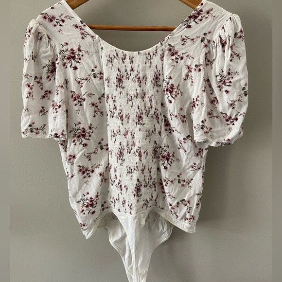 Abercrombie & Fitch Floral Short Sleeve V Neck Bodysuit - Picture 3 of 3